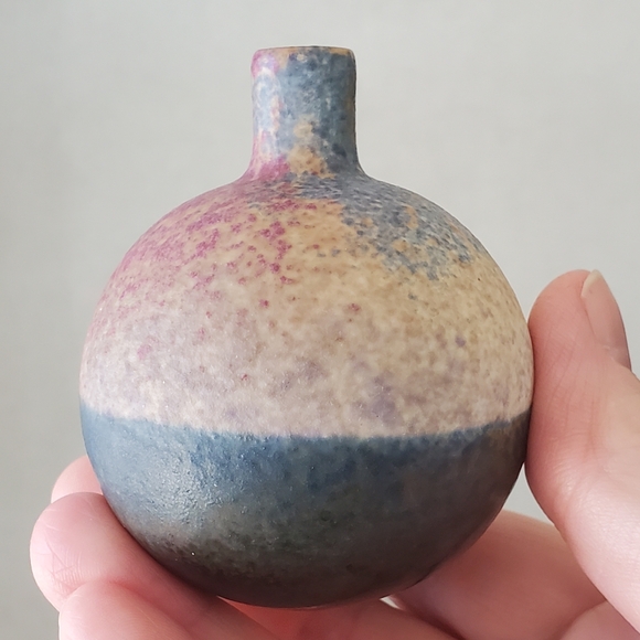 Studio Pottery Vase Pretty Little Vase - Picture 8 of 10